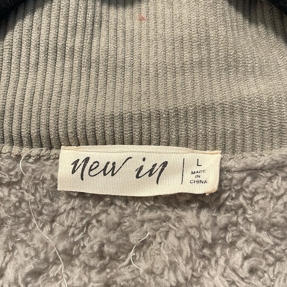 Furry diamond patterned fleece size large. - Picture 2 of 8